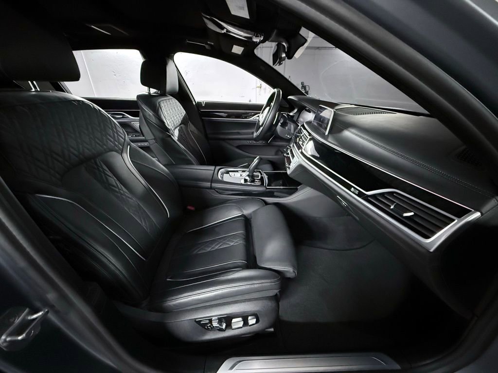 Used 2022 BMW 750i xDrive w/ Luxury Rear Seating Package image 24
