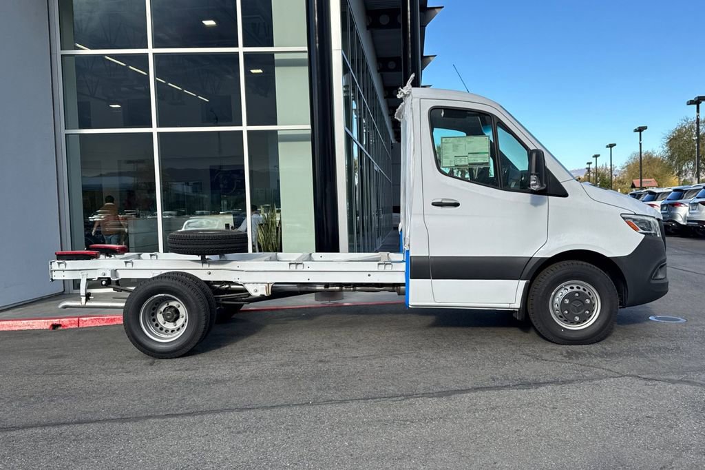 Used 2024 Mercedes-Benz Sprinter 4500 image 7