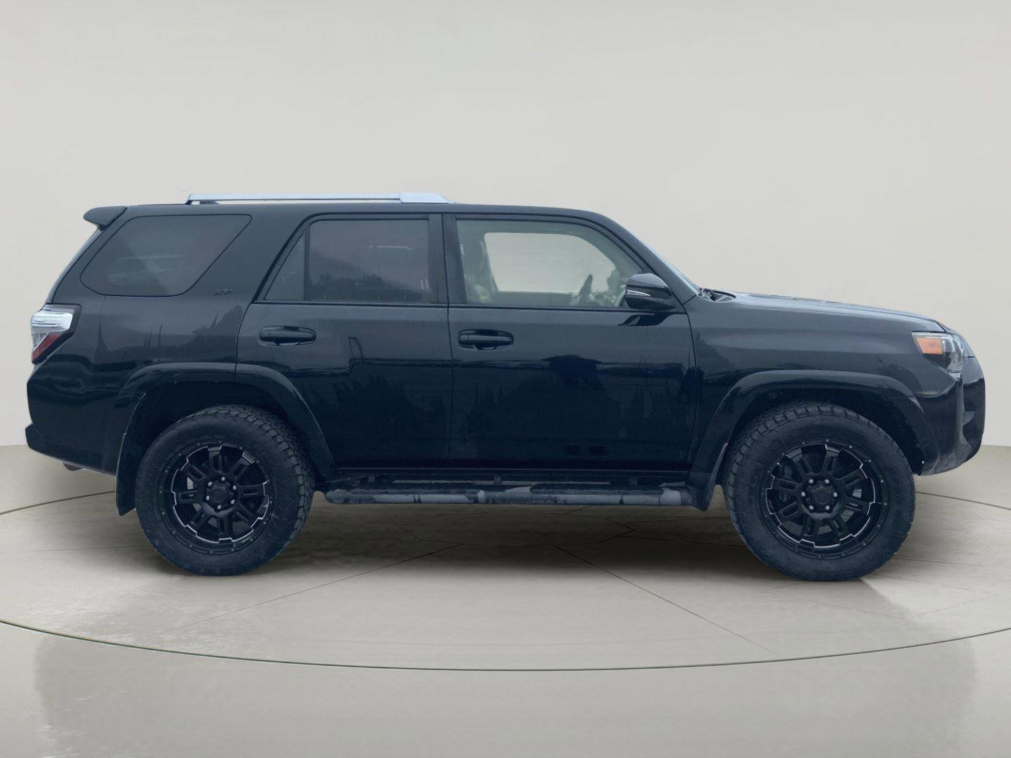 Used 2018 Toyota 4Runner SR5 Premium AWD/4WD image 2