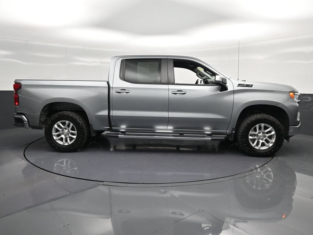 Used 2023 Chevrolet Silverado 1500 LT w/ Z71 Off-Road Package AWD/4WD image 4