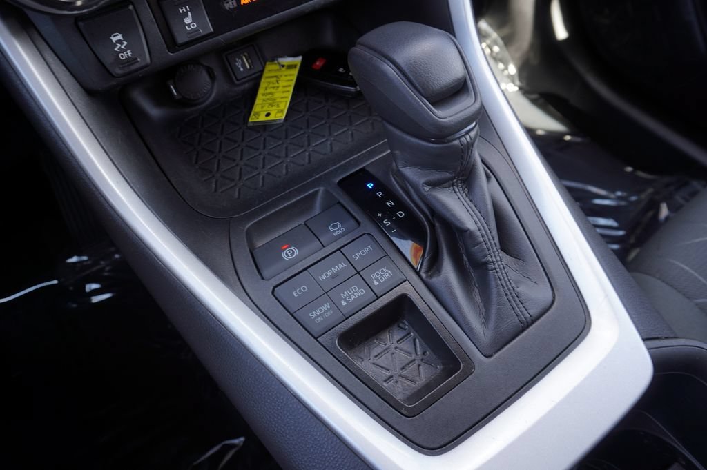 Used 2024 Toyota RAV4 XLE w/ Weather Package AWD/4WD image 18