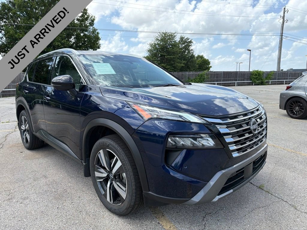 Certified 2025 Nissan Rogue SL w/ SL Premium Package AWD/4WD image 3