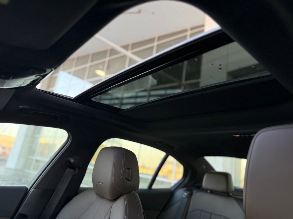 Used 2025 BMW 530i image 12