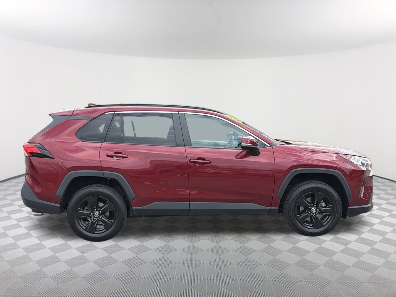 Used 2020 Toyota RAV4 XLE image 19