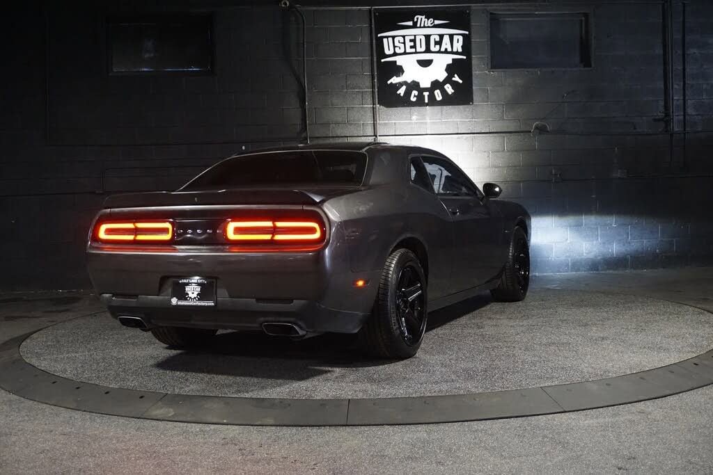 Used 2018 Dodge Challenger R/T w/ Blacktop Package RWD image 10