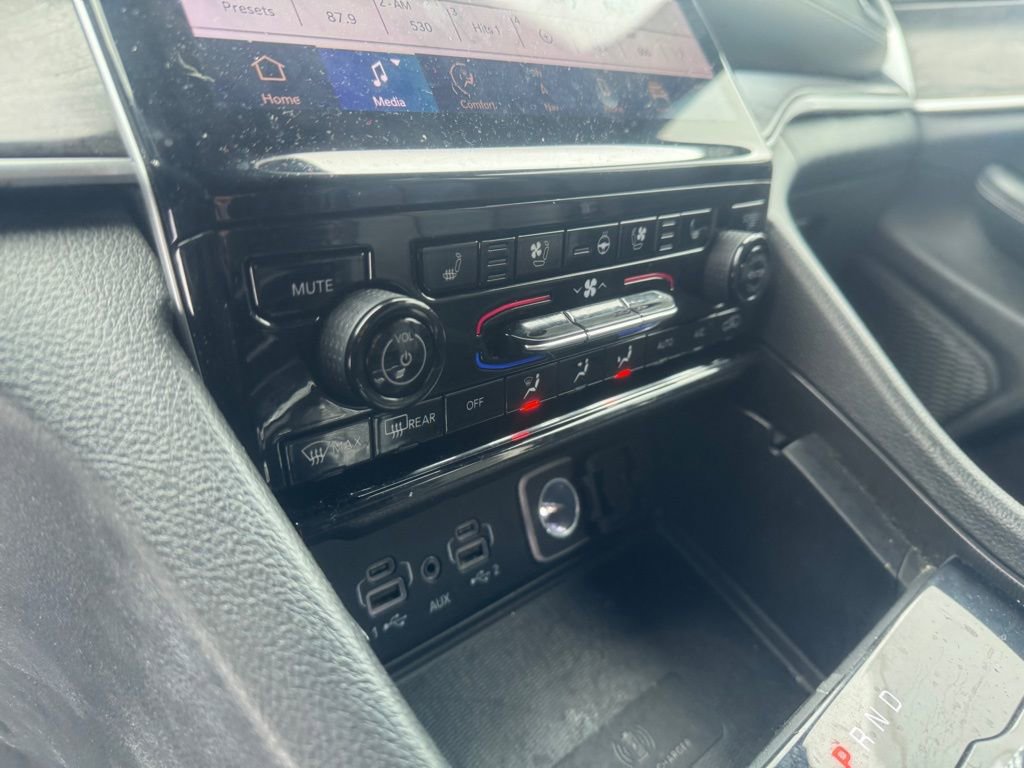 Used 2024 Jeep Grand Cherokee L Limited w/ Luxury Tech Group II image 19