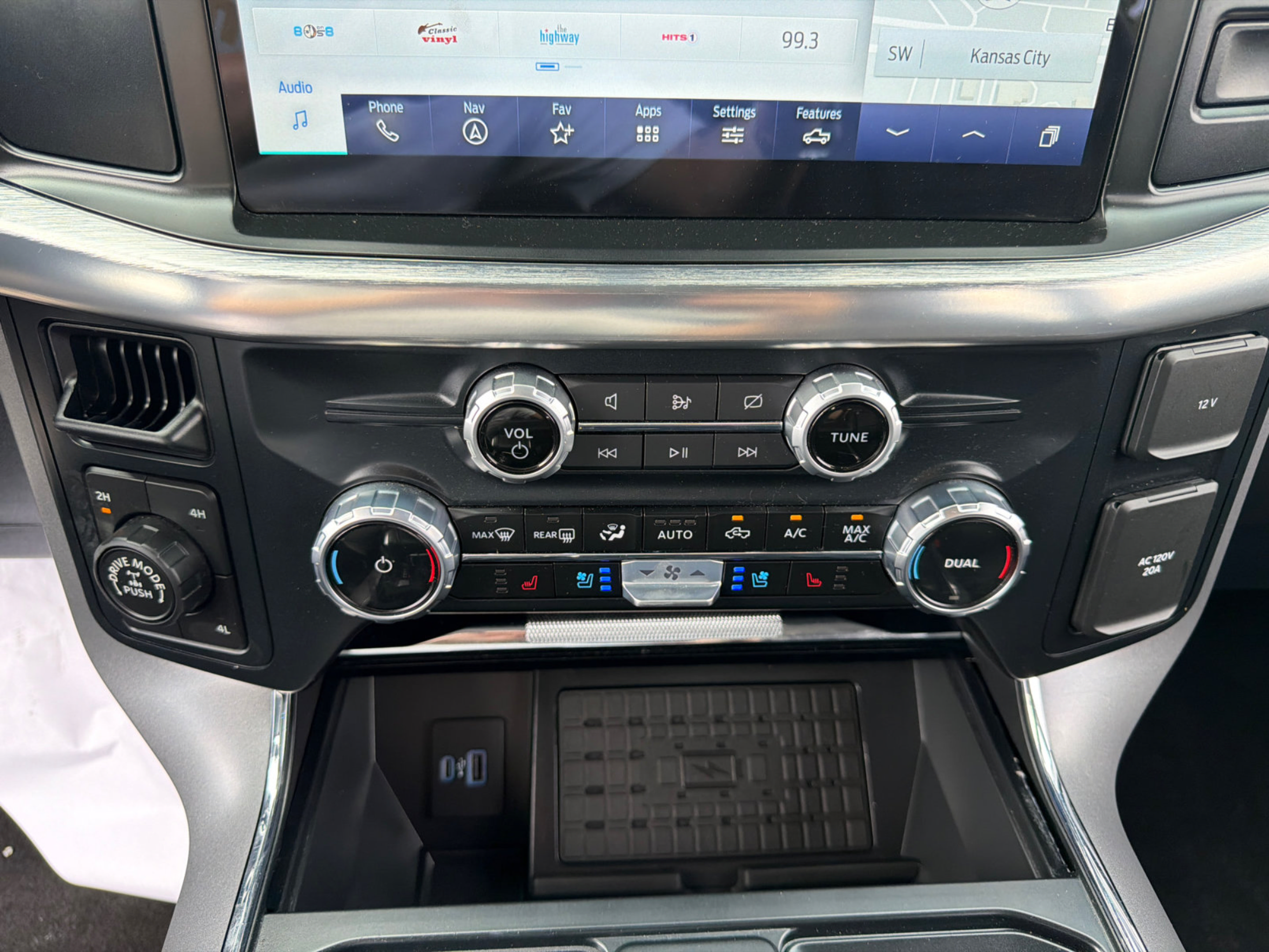 Used 2023 Ford F150 Lariat w/ FX4 Off-Road Package AWD/4WD image 30