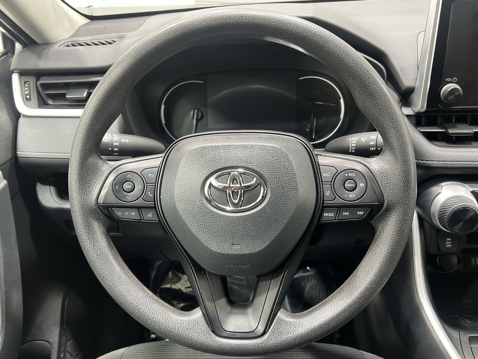 Used 2023 Toyota RAV4 LE image 14