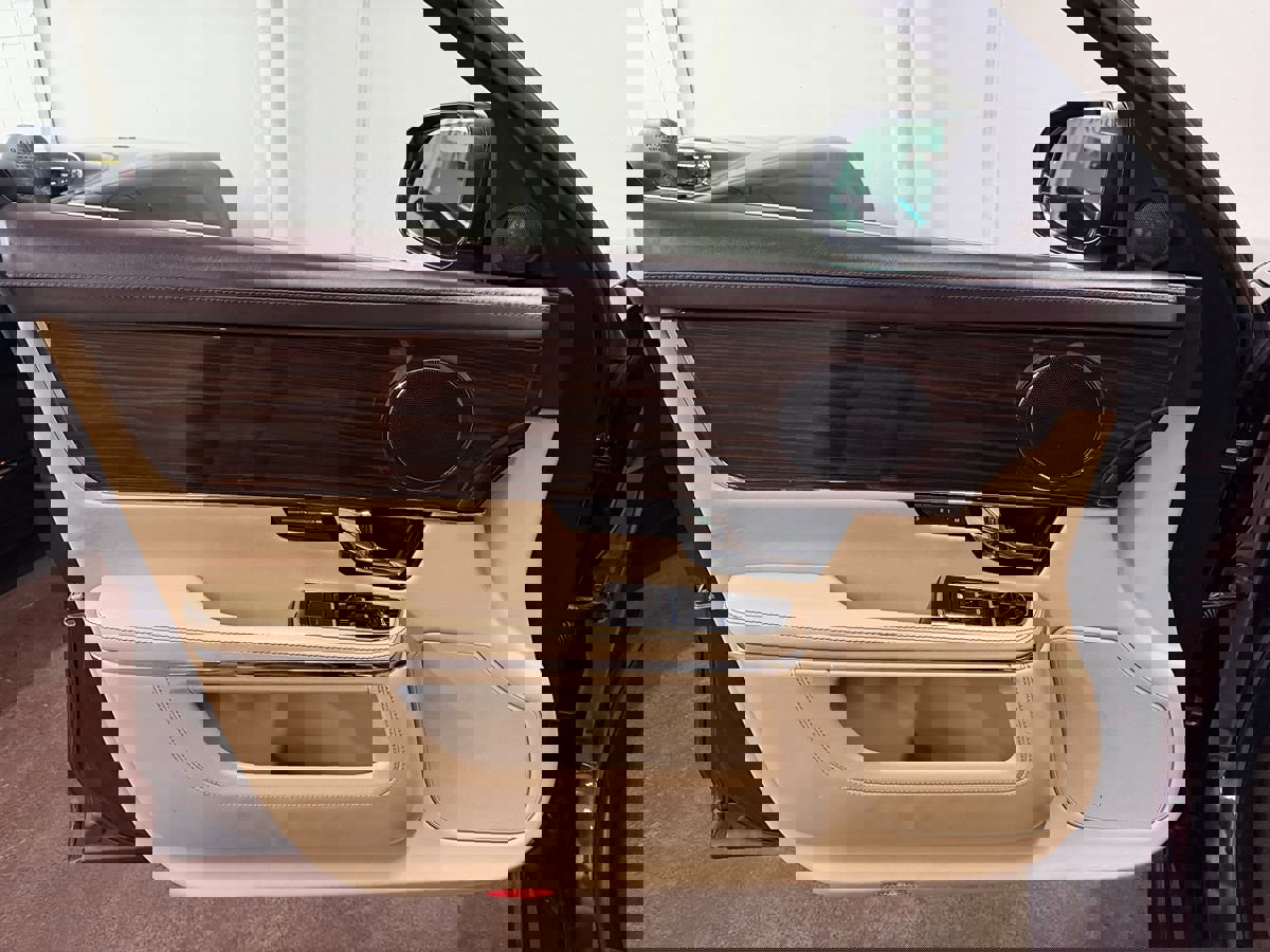 Used 2011 Jaguar XJ L image 12