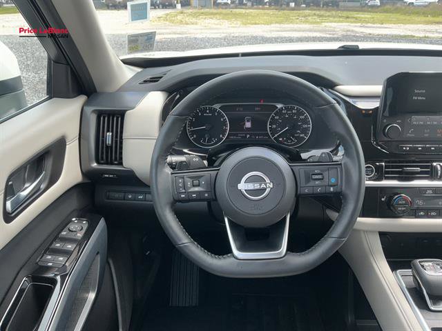 Used 2024 Nissan Pathfinder SL image 15