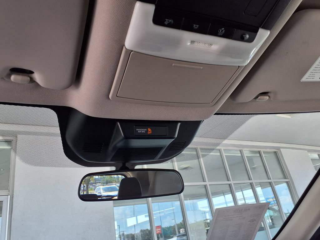 Used 2025 Nissan Rogue SV FWD image 32