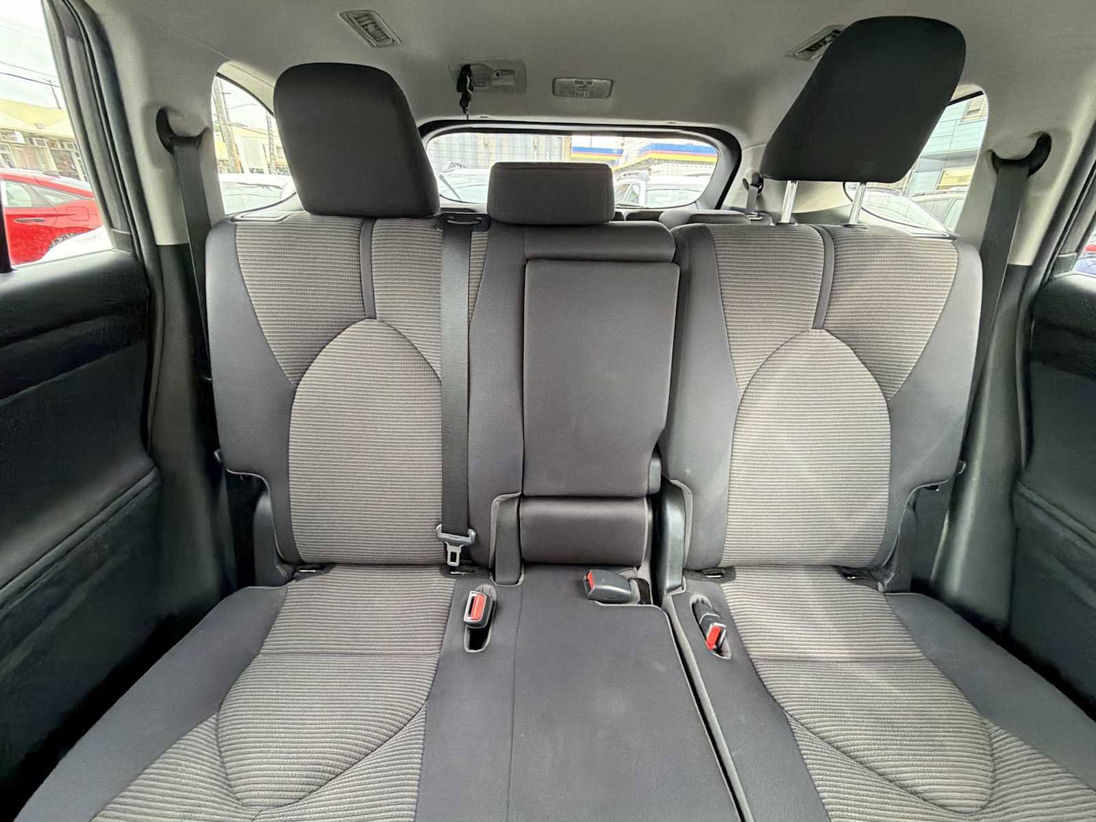 Used 2023 Toyota Highlander L FWD image 20