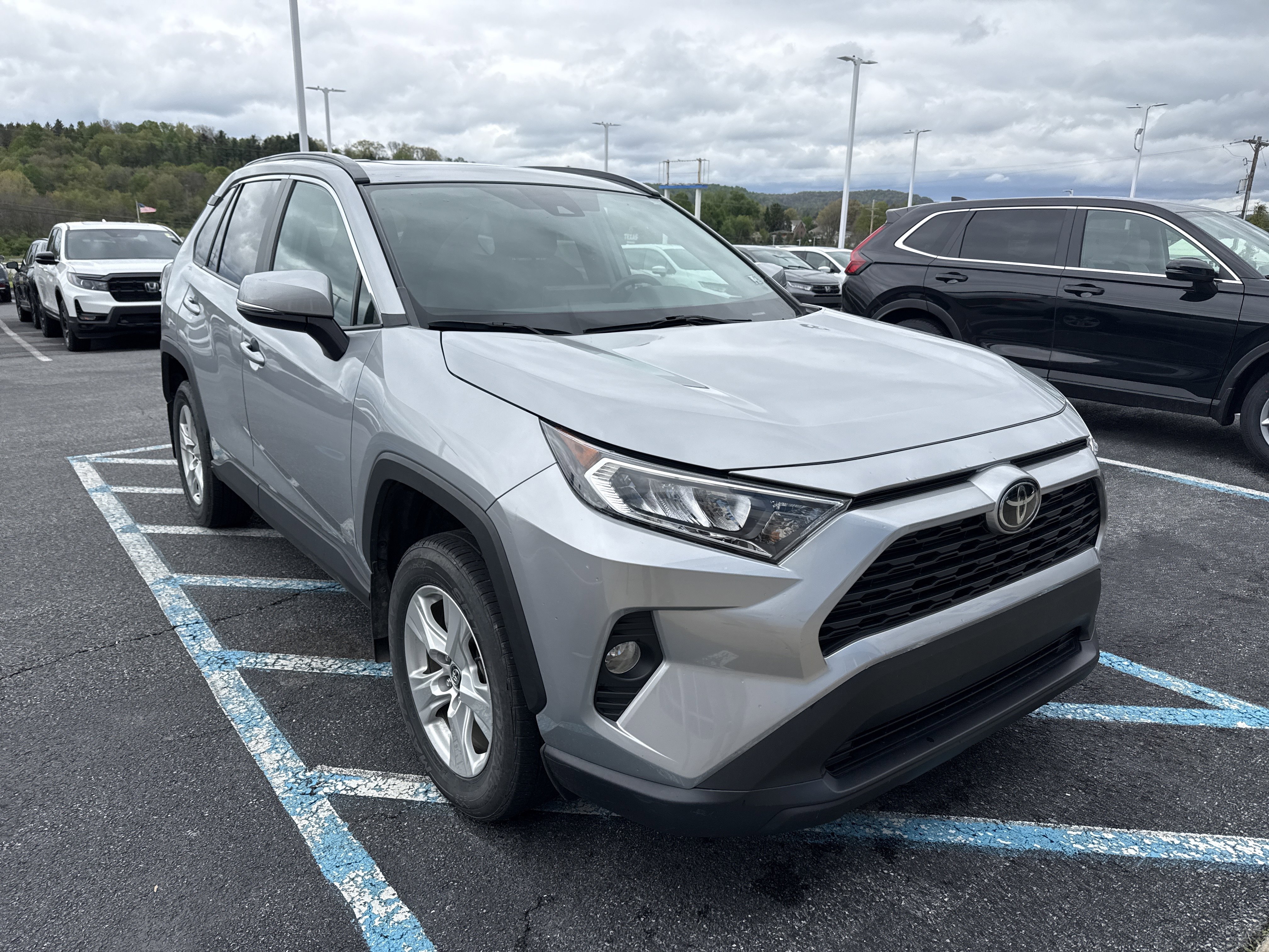 Used 2019 Toyota RAV4 XLE AWD/4WD image 7