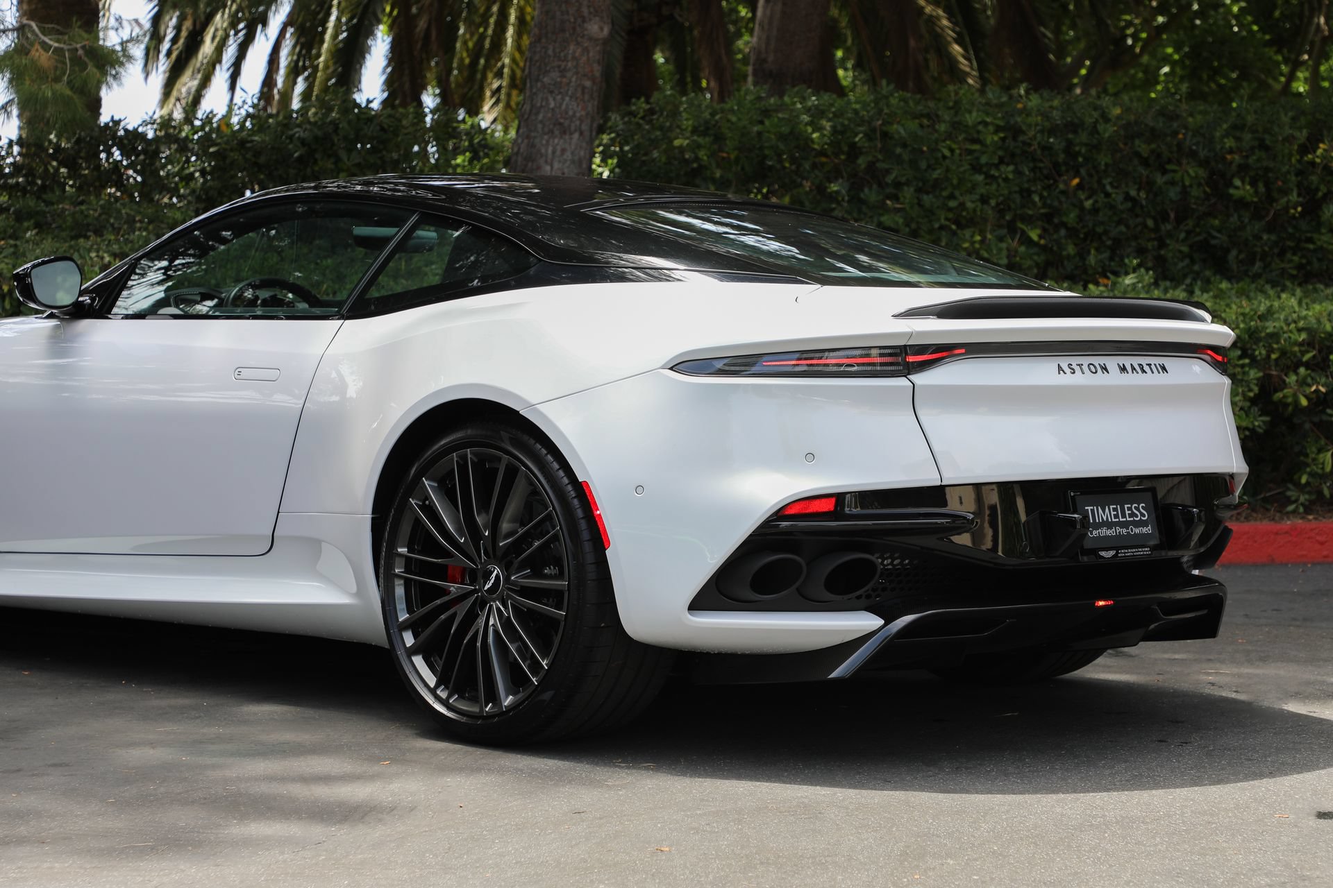 Used 2023 Aston Martin DBS Coupe RWD image 10