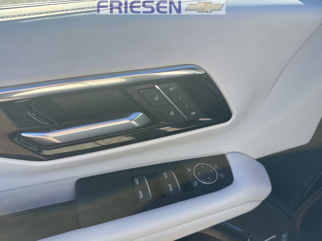 Used 2025 Chevrolet Suburban Premier image 11