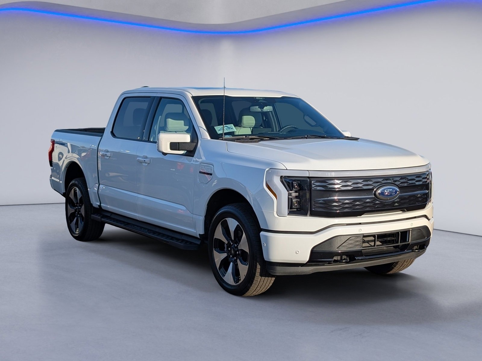 Used 2022 Ford F150 Lightning Platinum image 11