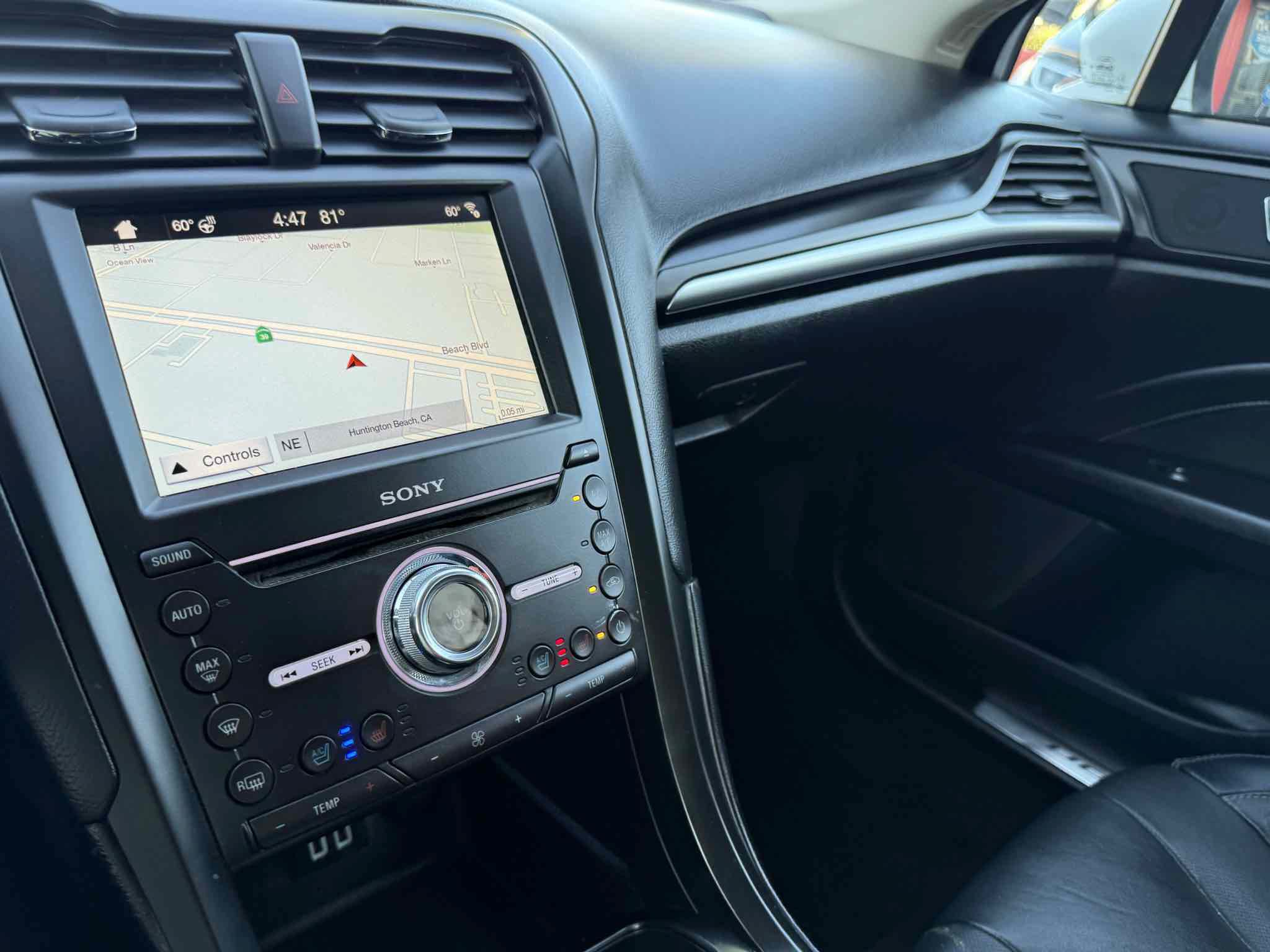 Used 2019 Ford Fusion Energi Titanium FWD image 28