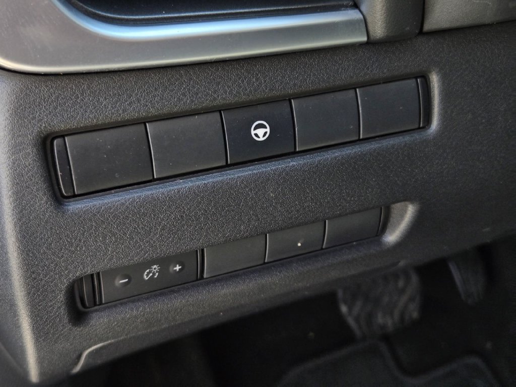 Certified 2023 Nissan Rogue SV FWD image 17