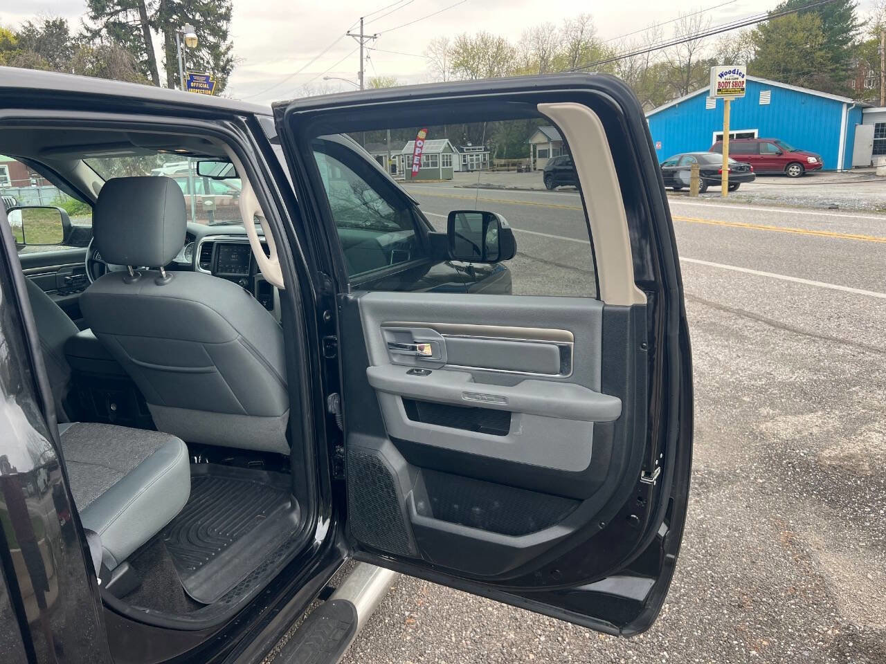 Used 2017 RAM 1500 Big Horn AWD/4WD image 25