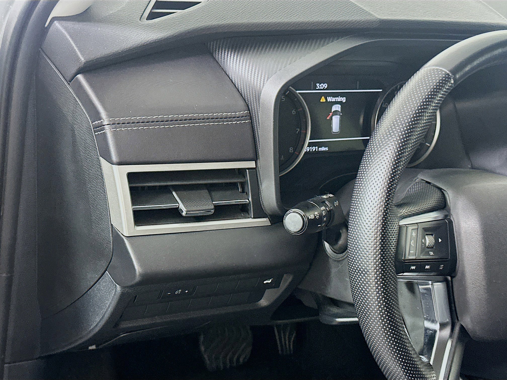 Used 2024 Mitsubishi Outlander SE image 17