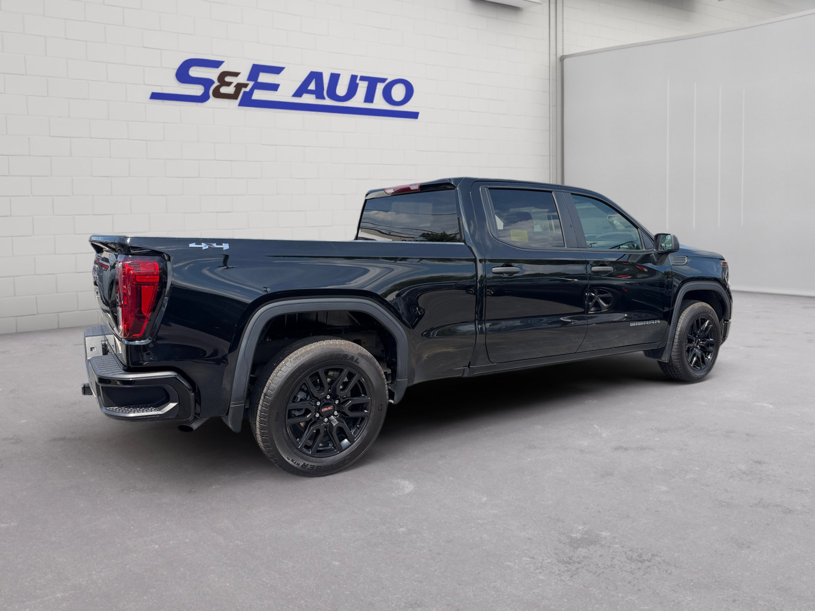 Used 2024 GMC Sierra 1500 Pro w/ Graphite Edition AWD/4WD image 5