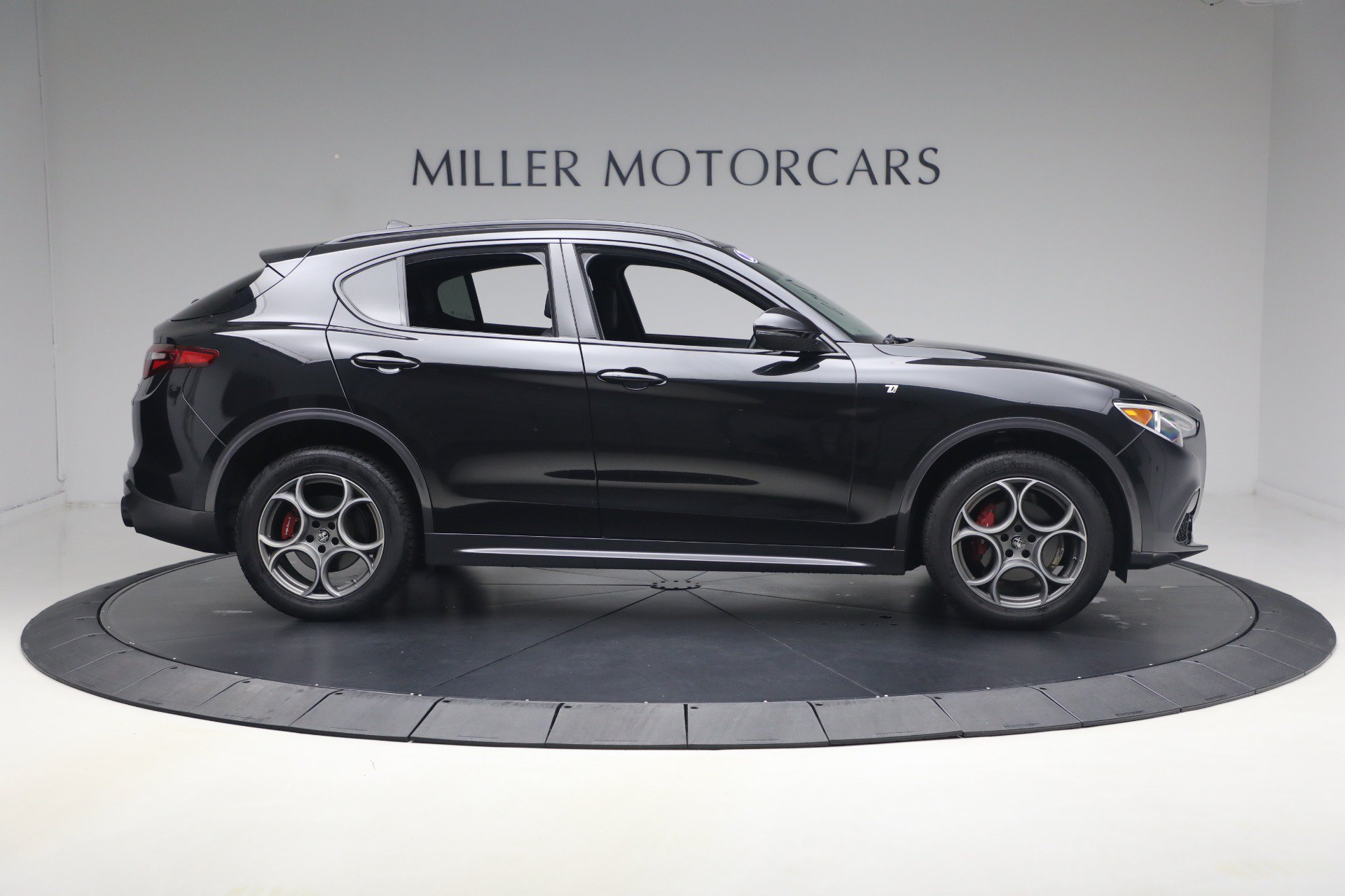 Used 2022 Alfa Romeo Stelvio Ti AWD/4WD image 10