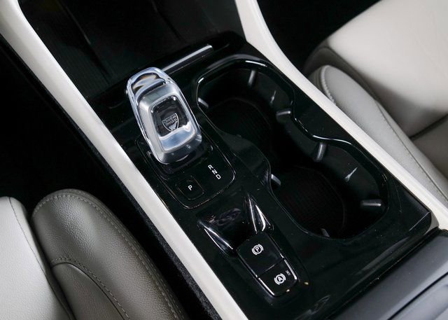 Used 2021 Volvo XC40 T5 Inscription w/ Advanced Package image 15