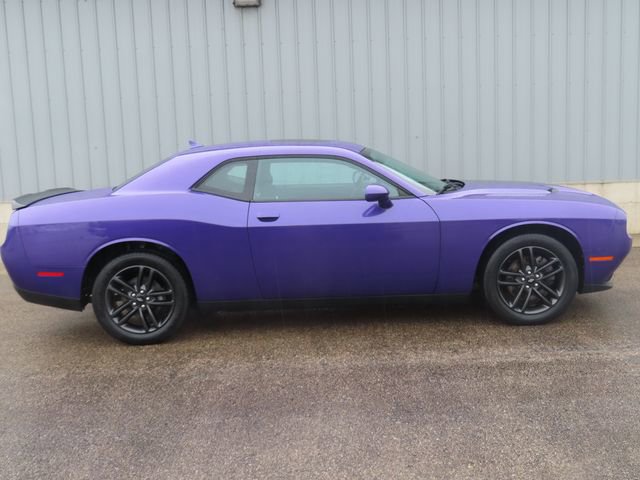 Used 2019 Dodge Challenger SXT w/ Driver Convenience Group image 2