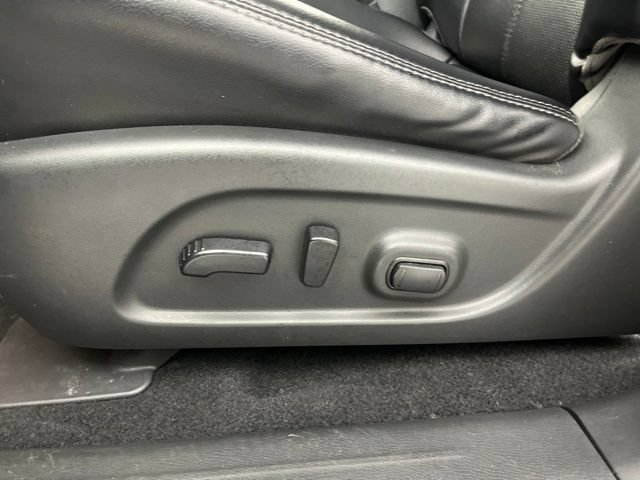 Used 2020 Nissan Pathfinder Platinum FWD image 33