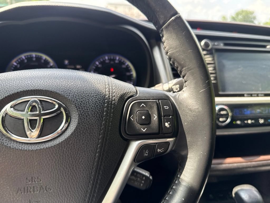 Used 2018 Toyota Highlander XLE AWD/4WD image 17