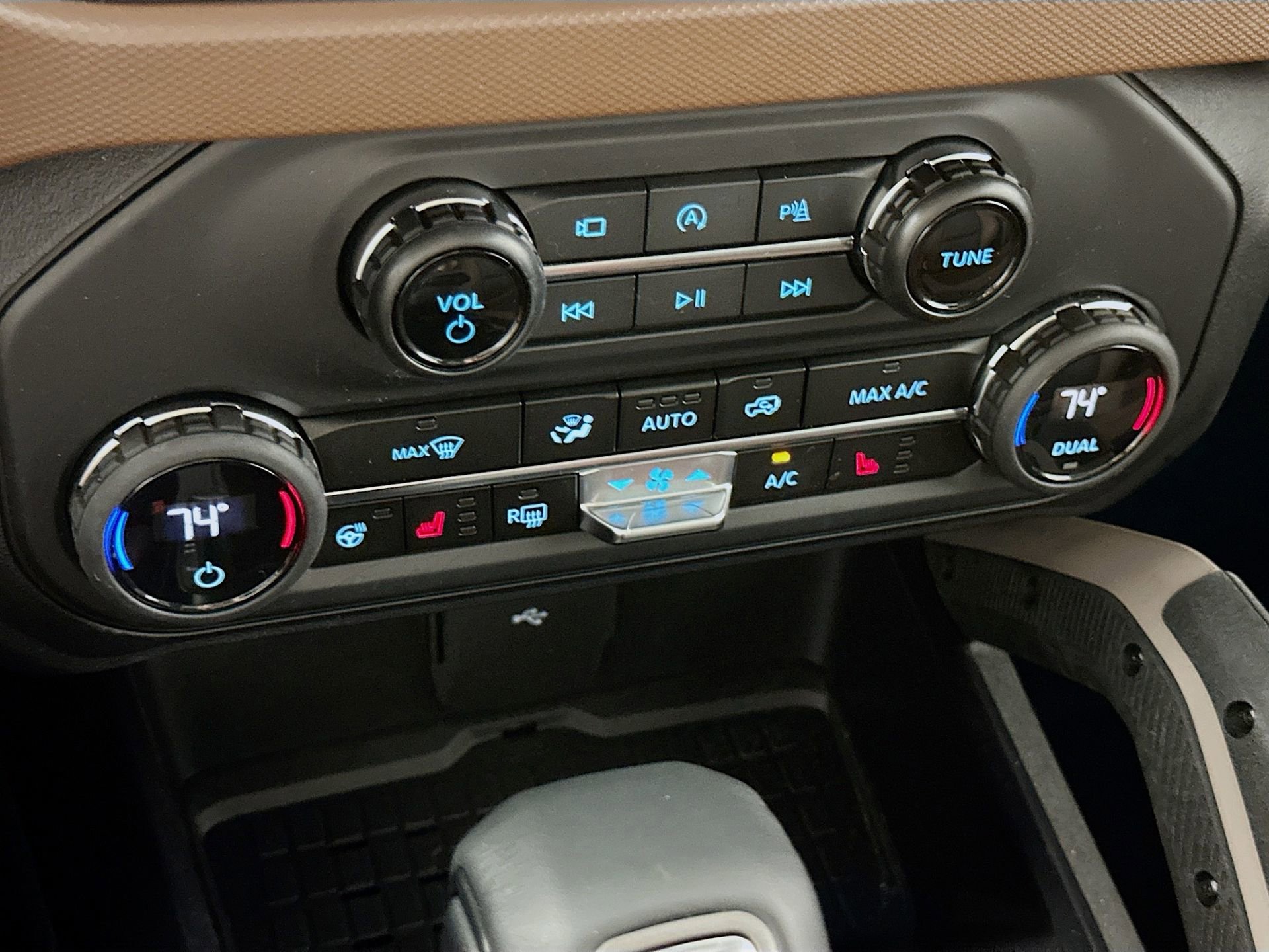 Used 2024 Ford Bronco Outer Banks AWD/4WD image 17