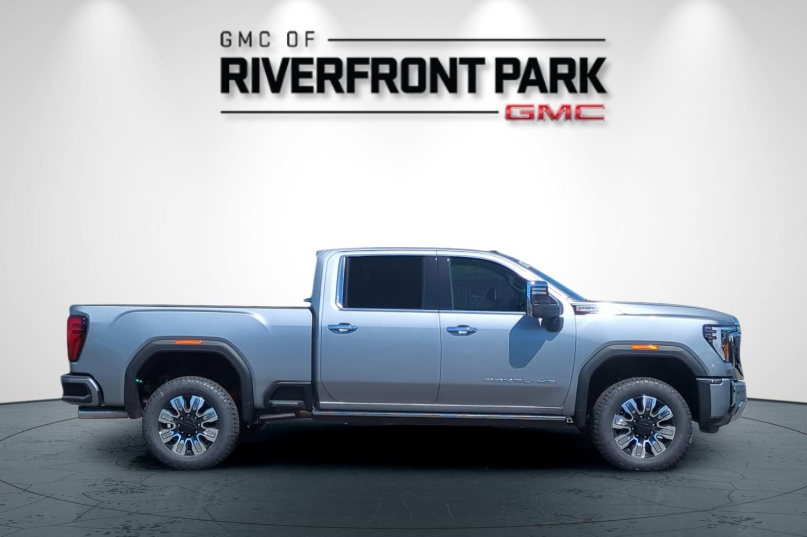 New 2026 GMC Sierra 3500 Denali w/ Denali Reserve Package AWD/4WD image 2