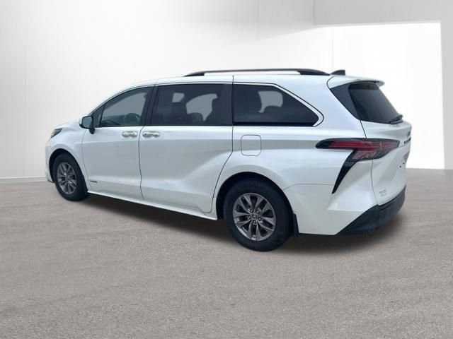 Used 2021 Toyota Sienna XLE FWD image 16