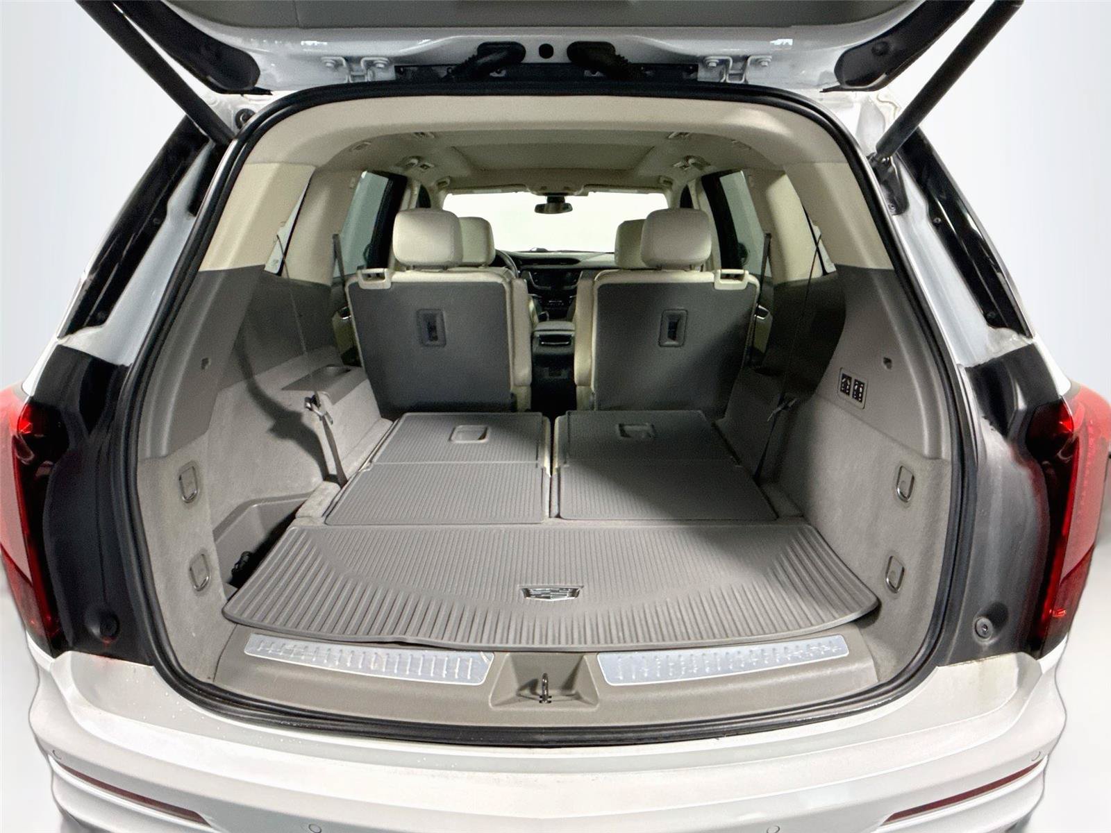 Used 2020 Cadillac XT6 Premium Luxury FWD image 11