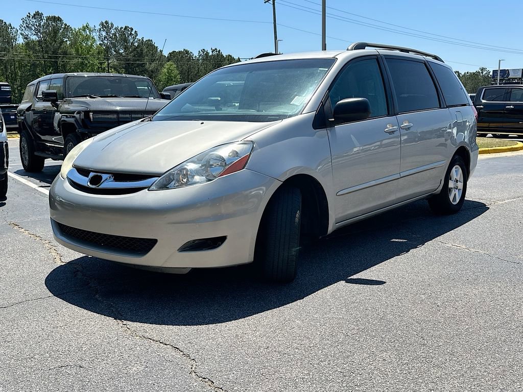 Used 2009 Toyota Sienna CE FWD image 2
