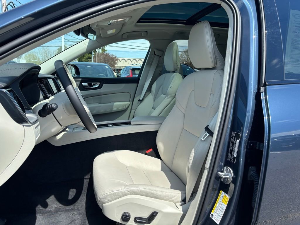 Used 2024 Volvo XC60 B5 Core w/ Climate Package AWD/4WD image 16