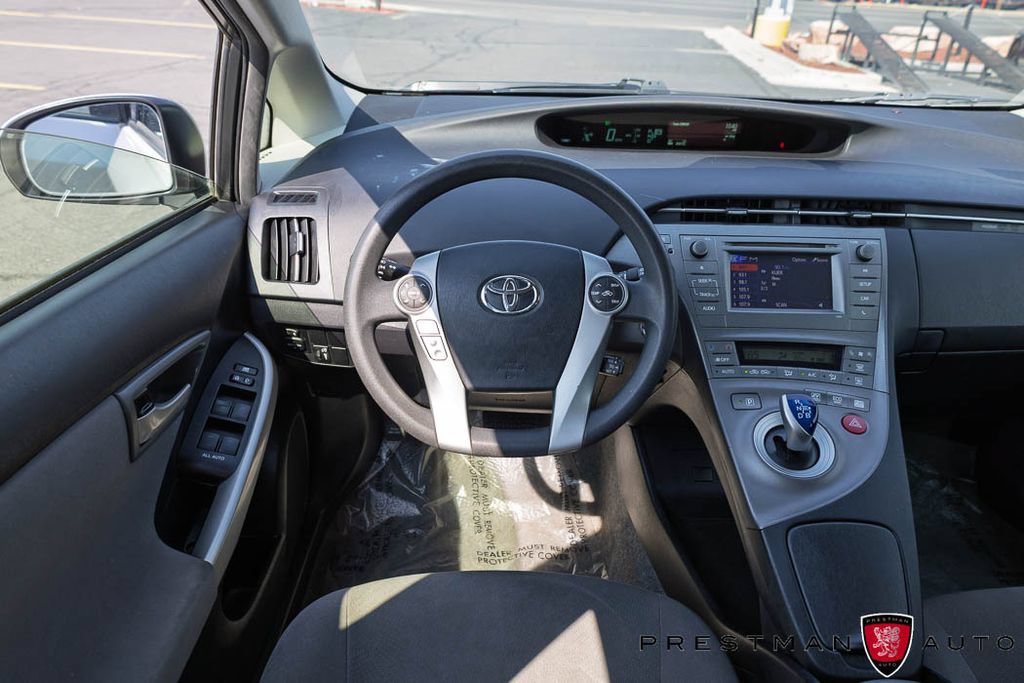 Used 2015 Toyota Prius Two FWD image 2