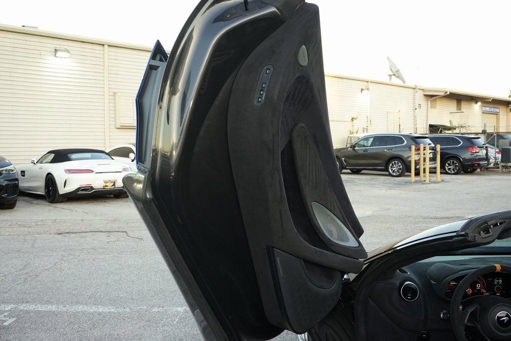 Used 2020 McLaren 600LT Spider image 23