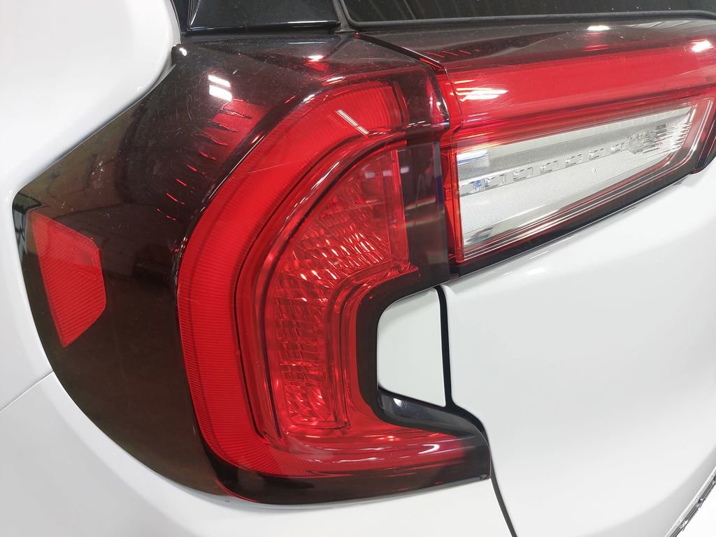 Used 2023 GMC Terrain SLE w/ Driver Convenience Package image 33