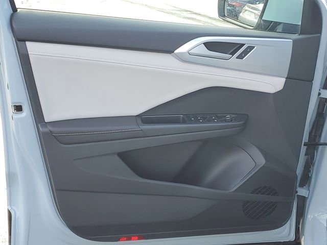 New 2026 Volkswagen Taos SE FWD image 8