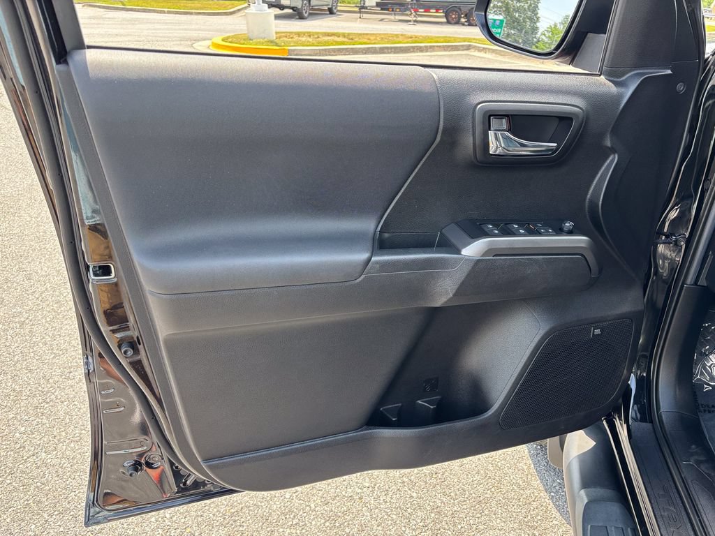 Used 2021 Toyota Tacoma TRD Sport w/ TRD Premium Sport Package AWD/4WD image 21