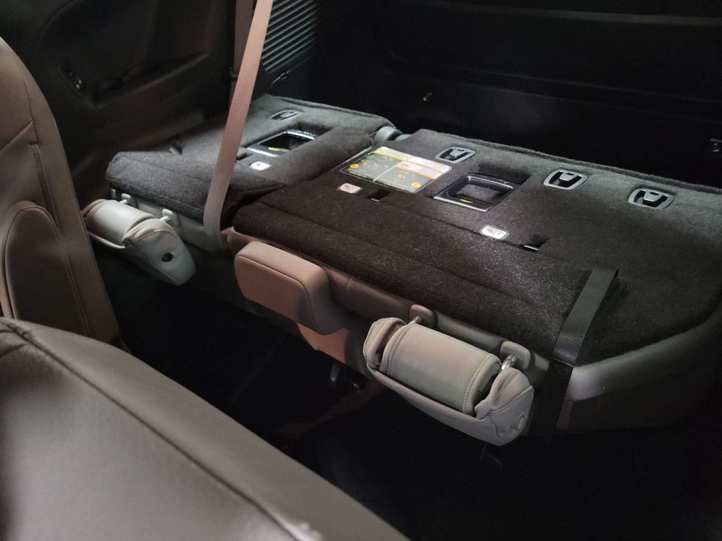 Used 2025 Toyota Sienna XLE w/ XLE Plus Package FWD image 19