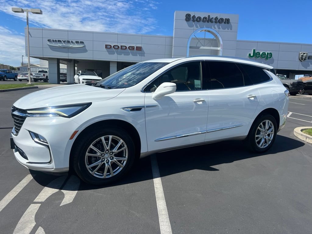 Used 2023 Buick Enclave Essence w/ Experience Buick Package FWD image 2