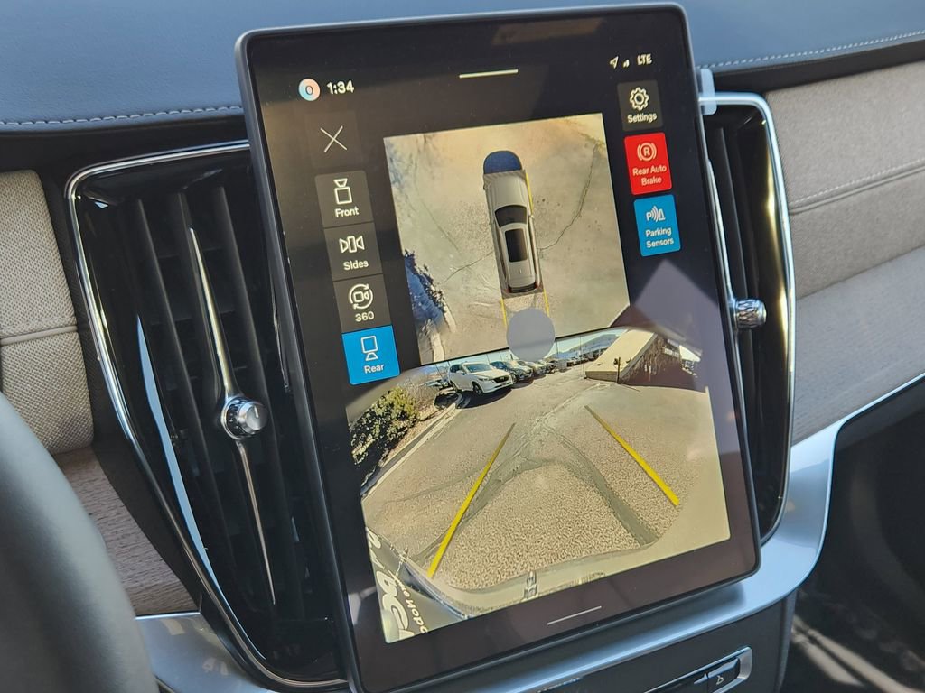 New 2026 Volvo XC90 B5 Plus w/ Protection Package Premier image 9