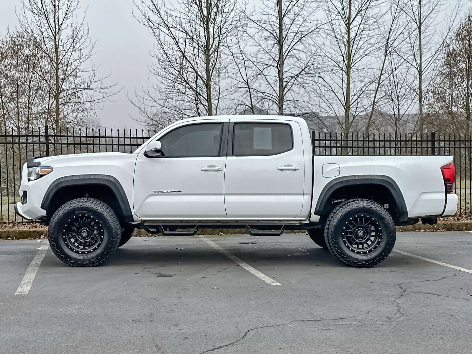 Used 2019 Toyota Tacoma TRD Off-Road image 6