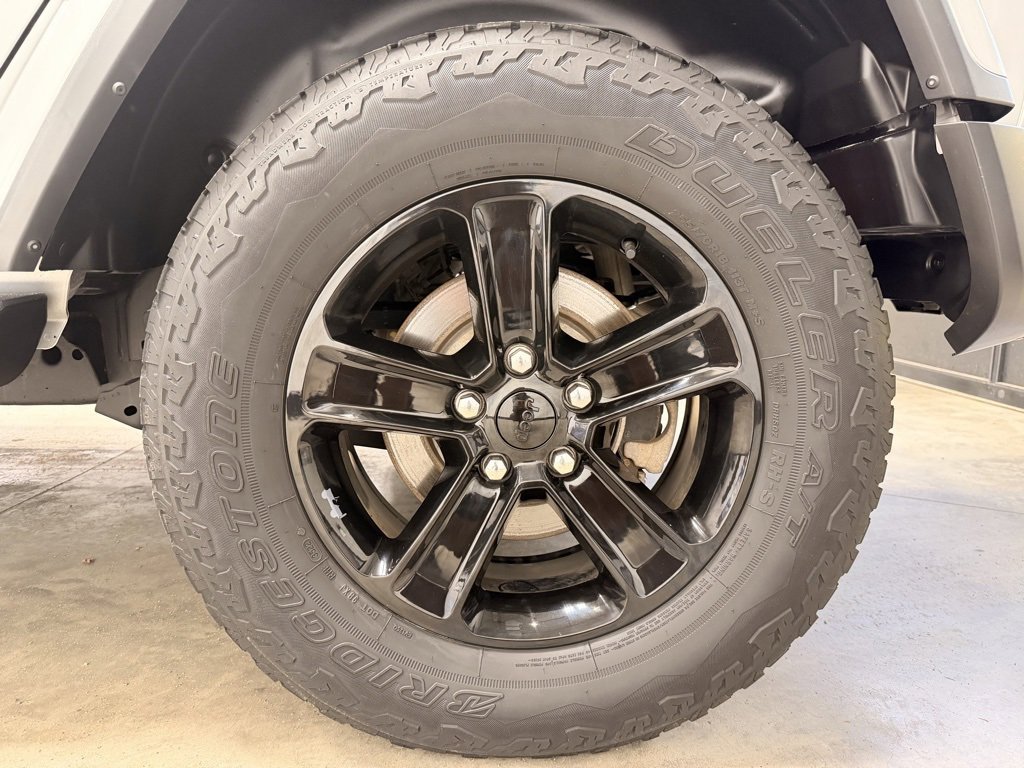 Used 2023 Jeep Wrangler Unlimited Sahara image 9