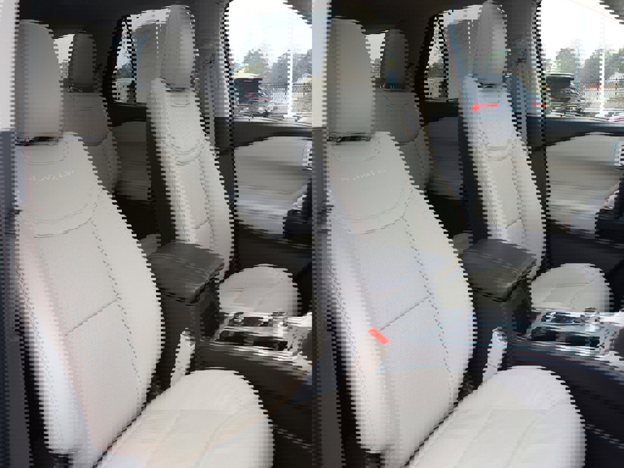 Used 2020 Ford Explorer Platinum w/ Premium Technology Package image 24