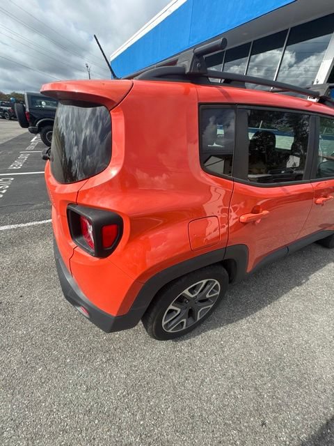 Used 2016 Jeep Renegade Latitude FWD image 25
