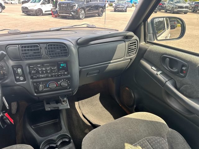 Used 2002 Chevrolet Blazer LS w/ Preferred Equipment Group RWD image 19