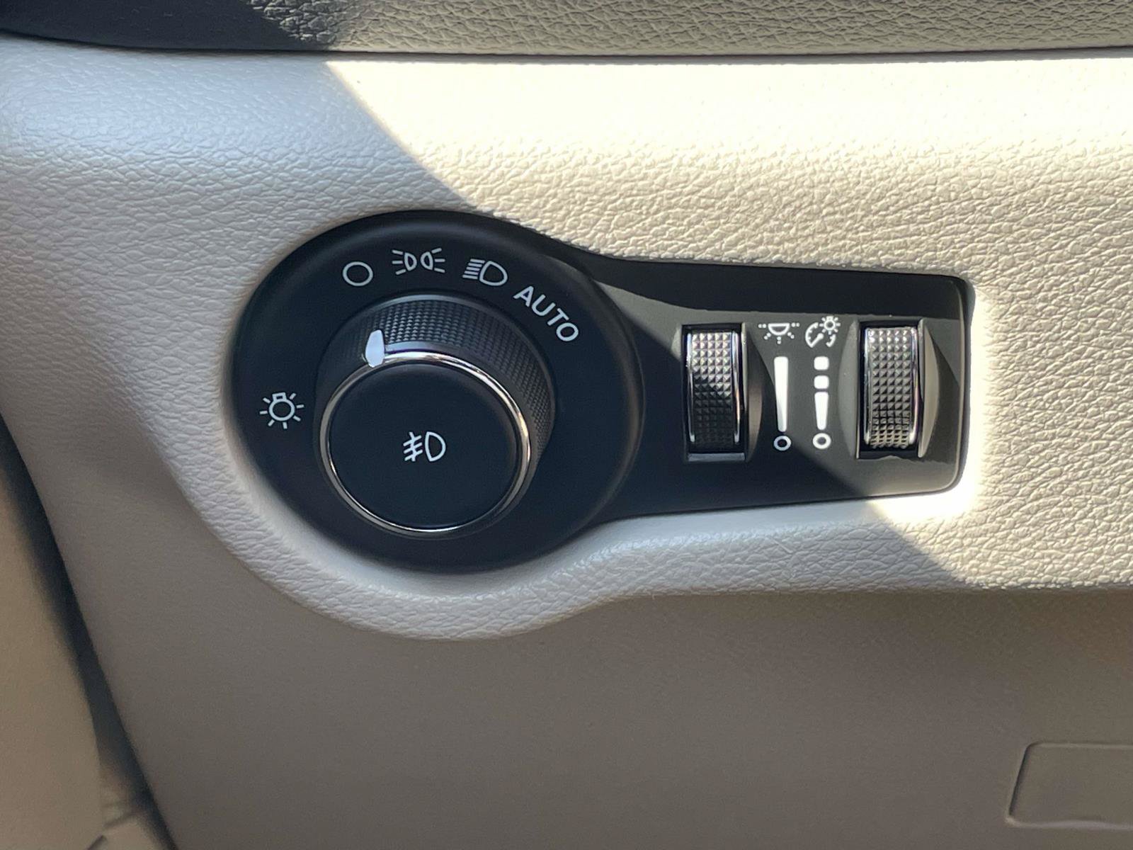 Used 2023 Chrysler Pacifica Touring-L FWD image 19